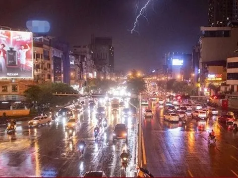 Chuyên gia lý giải nguyên nhân mưa dông trở lại, nắng nóng dịu dần ở miền Bắc