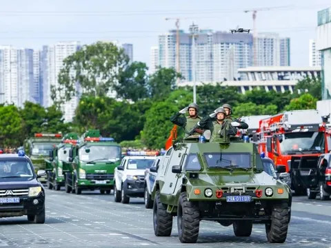 Công an Hà Nội hợp luyện diễu binh, diễu hành cho Ngày hội vì Thủ đô bình yên