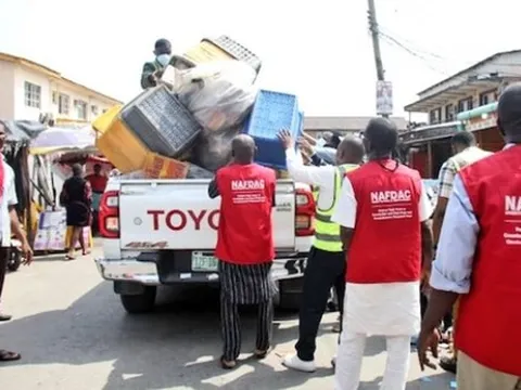 Phong tỏa 1 khu chợ, cảnh sát vạch trần 240 cửa hàng sản xuất nước ngọt Coca-Cola, Fanta, Sprite, Ovaltine giả, tổng giá trị hơn 131 tỷ đồng