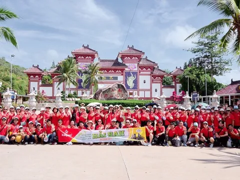 Kalpen tri ân hệ thống phân phối bằng chuyến đi ý nghĩa tại đảo Hải Nam