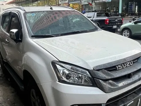 Nha Trang: Tìm chủ nhân chiếc ô tô đậu trước chung cư cả năm