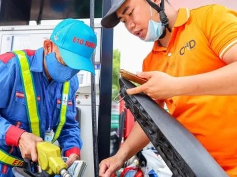 Gần 10.000 lít xăng E10 được tiêu thụ sau ngày đầu tiên bán ở Hà Nội, Hải Phòng