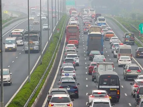 Cục CSGT đề xuất phân làn cấm xe tải đi vào làn sát dải phân cách trên cao tốc