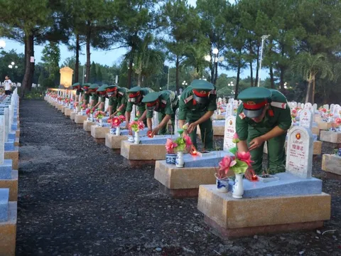 Kingsport trao tặng thiết bị y tế, tri ân anh hùng Cách Mạng