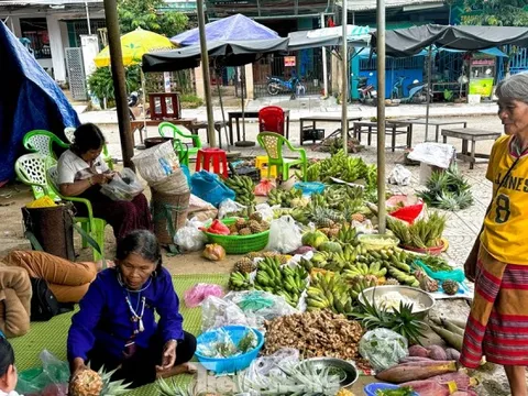 Độc lạ 'chợ 5 ngàn' ở Đà Nẵng