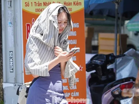 Nắng nóng gay gắt bao trùm miền Bắc, miền Trung