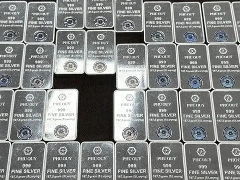 Giá bạc giảm nhẹ phiên đầu tuần, nhà đầu tư chờ thêm dữ liệu kinh tế từ Mỹ và phản ứng của đồng USD