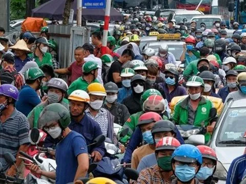 Bỏ xe xăng nhưng vẫn mỗi người một xe máy, Hà Nội bao giờ hết ùn tắc?