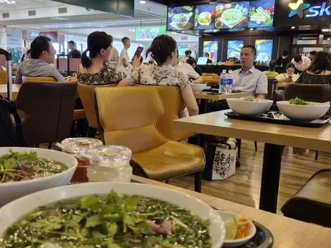 Giá đồ ăn sân bay có thực sự "trên trời"? Chuyên gia ẩm thực tiết lộ điều bất ngờ