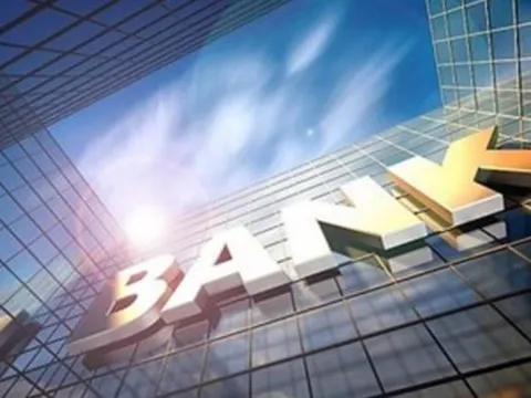 Tiền chảy mạnh vào cổ phiếu ngân hàng phiên sáng 5/8: Một mã tăng trần sau tin cổ tức khủng, TPB tím phiên thứ hai liên tiếp