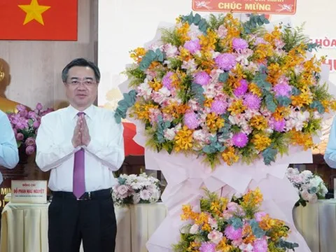 Thành ủy TP HCM yêu cầu không tổ chức văn nghệ chào mừng, không nhận hoa chúc mừng Đại hội