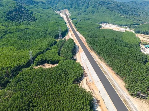 3.100 người, 1.150 thiết bị làm ngày đêm, liên danh Đèo Cả quyết tâm vượt tiến độ dự án lớn nhất cao tốc Bắc - Nam theo chỉ đạo của Thủ tướng