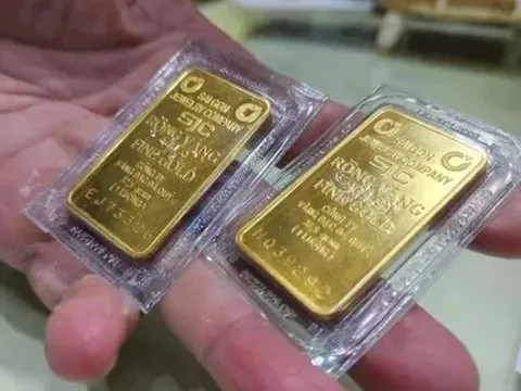 Giá vàng vọt tăng sát đỉnh lịch sử