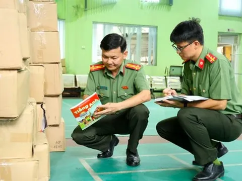 Phá đường dây sản xuất, buôn bán 185.000 cuốn sách giáo khoa giả, bắt một giám đốc