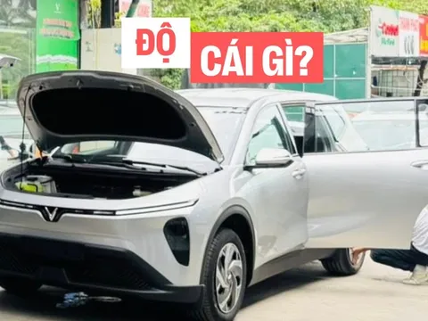 Các xưởng độ "sống" nhờ VinFast Limo Green: Vài triệu mỗi hạng mục nhưng sắp hàng chục nghìn xe ra vào mỗi ngày