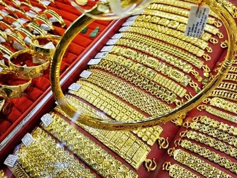 Giá vàng cao chót vót, động thái lạ của các công ty vàng