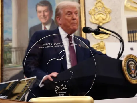 Đem tặng ông Trump thứ gì mà CEO Tim Cook nhận lại phần quà siêu to khổng lồ: 'Apple sẽ được đối xử đặc biệt'