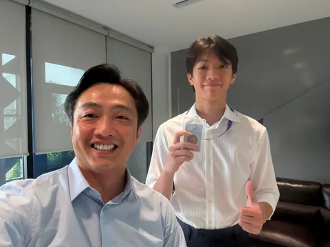 Con trai Cường Đô la thực tập tại tập đoàn gia đình năm 15 tuổi: Làm từ vị trí phục vụ đến kinh doanh