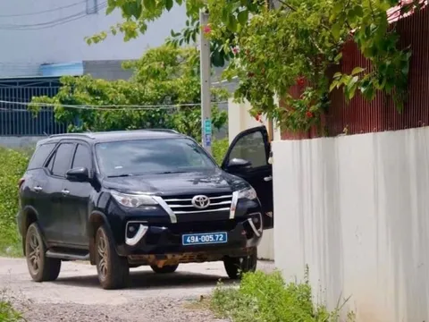 Một công ty làm dịch vụ mua bán nợ bất ngờ bị công an khám xét