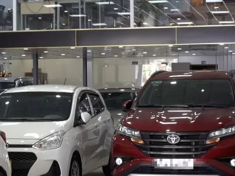 Người tiêu dùng dè dặt với xe ô tô xăng cũ, thị trường chờ đợi làn sóng điện hóa