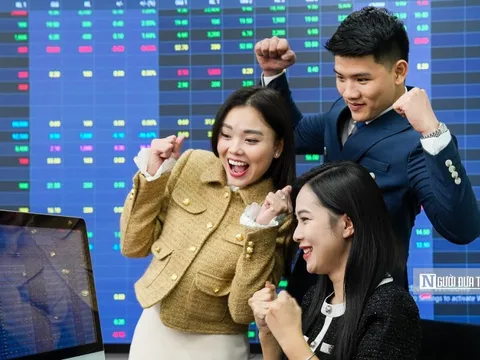 VN-Index lần đầu chạm mốc 1.600 điểm