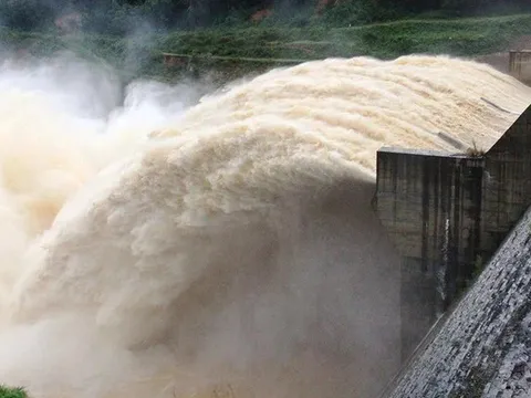 Mở gấp cửa xả đáy thuỷ điện Sơn La