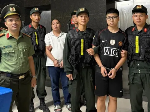 Hình ảnh khám xét khẩn cấp 'hang ổ' lừa đảo hàng tỷ USD của 'ông trùm' Nguyễn Văn Hạ tại 3 tỉnh thành