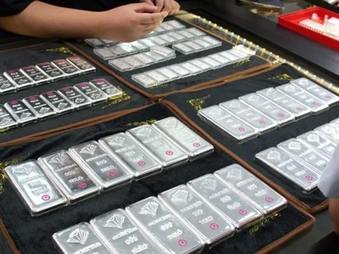 Giá bạc tiếp tục đà giảm sâu