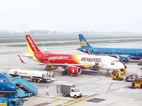 Giá vé máy bay ra Hà Nội tăng nóng dịp 2/9, ngang vé Tết