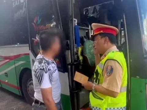 Xe khách 46 chỗ nhưng cố 'nhồi' 67 người, bị phạt hơn 234 triệu đồng