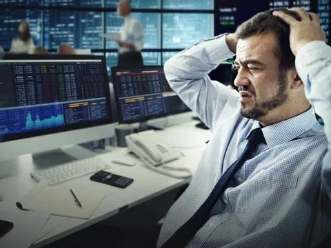Phiên 12/8: Khối ngoại tiếp đà bán ròng hơn 700 tỷ đồng, ngược chiều "gom" mạnh loạt cổ phiếu ngân hàng