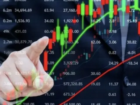 VN-Index lập đỉnh cao mới, thanh khoản bùng nổ