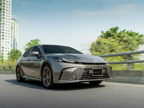 Toyota Camry 2025 - vị thế khó lật đổ trong phân khúc D-sedan tại Việt Nam