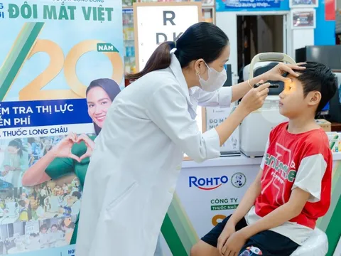 Long Châu và V.Rohto tầm soát thị lực miễn phí – Vì sức khỏe đôi mắt Việt