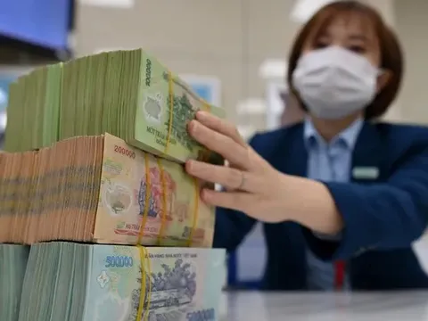 Ngân hàng bứt tốc cho vay, thị trường bất động sản - chứng khoán “hút” vốn