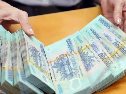 Một công ty bảo hiểm sắp trả cổ tức gồm cả tiền mặt và cổ phiếu