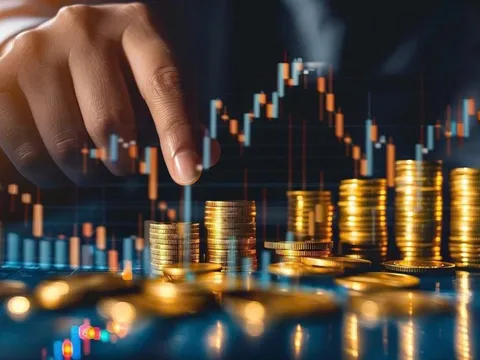 VN-Index chạm 1.600 điểm: Định giá nhóm chứng khoán ở mức nào?