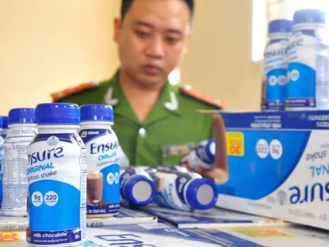 TP.HCM: Thu giữ hơn 5 tấn phụ gia thực phẩm, 24 nghìn chai thực phẩm chức năng, 7 nghìn lon sữa bột giả