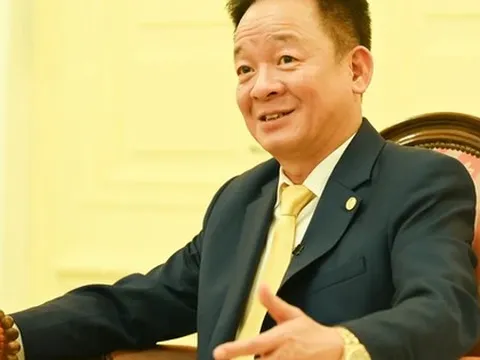 Lần đầu tiên Bầu Hiển làm điều này