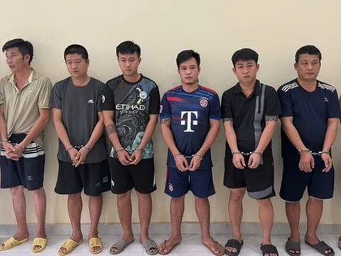 Công an TP HCM đột kích nhiều địa điểm, bắt khẩn cấp 8 người