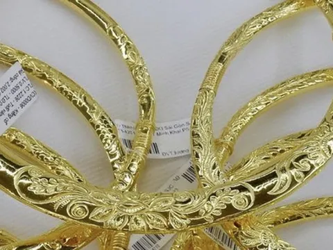 Giá vàng hôm nay 17-8: Cửa hàng vàng nhỏ tiếp tục đưa vàng miếng SJC lên đỉnh mới