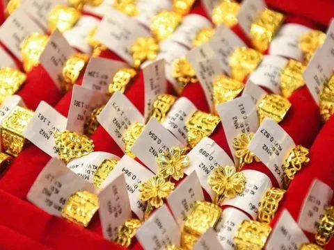 Chiều 18/8: Giá vàng miếng lập đỉnh mới