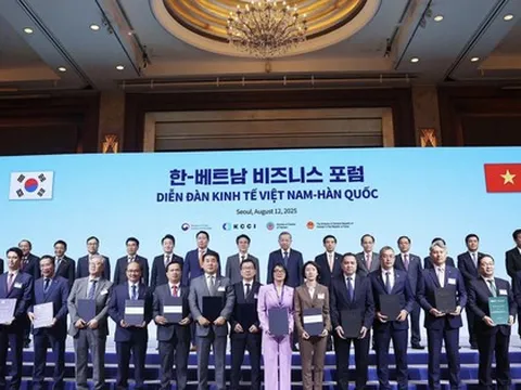 Ngân hàng Việt 'đứng ngồi không yên' trước cuộc đua tài sản số: Chủ sàn Upbit hỗ trợ MB, Techcombank "không đứng ngoài cuộc"