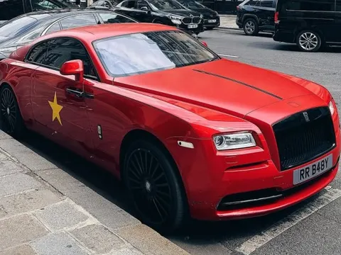Xe Rolls-Royce 'cờ đỏ sao vàng' ở châu Âu hút 20.000 lượt tương tác, nhiều người hỏi: Sao chỉ có 3 bánh?