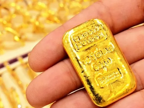 Tâm lý thận trọng bao trùm thị trường vàng, chứng khoán