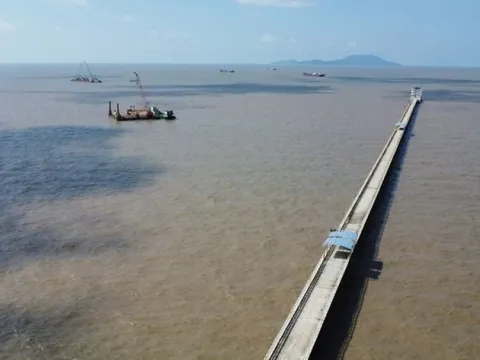 Tin vui với tỉnh Cà Mau: Hàng loạt dự án lớn đồng loạt khởi công, từ cầu vượt biển dài nhất Việt Nam đến cảng 15.000 tỷ đồng