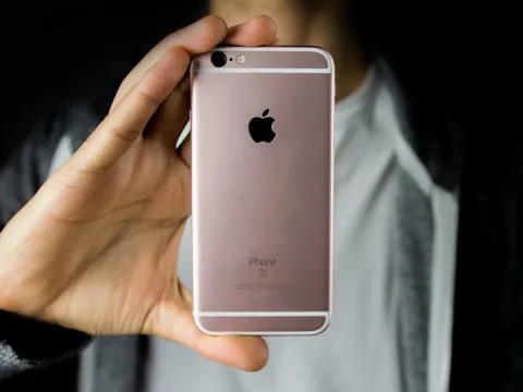 2 mẫu iPhone từng “làm mưa làm gió” tại Việt Nam, cũ nhưng chưa bao giờ hết hot, thế hệ bây giờ làm sao biết!