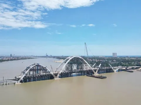 Quảng Trị: Cầu nghìn tỉ sắp hoàn thành, đường 2 đầu cầu chưa xong giải phóng mặt bằng