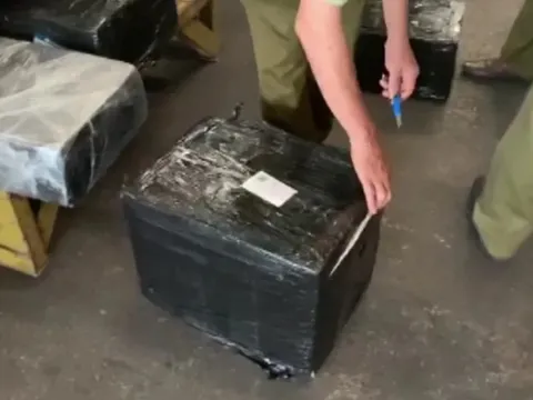 Đối tượng 'tuồn' hàng lậu qua sân bay Nội Bài khai đưa hối lộ cho một số cán bộ hải quan