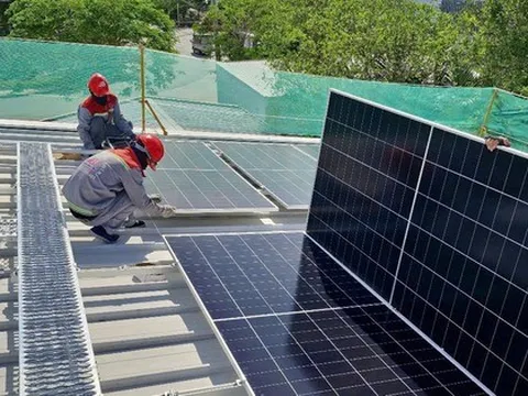 Tiền hỗ trợ lắp điện mặt trời mái nhà khoảng 42.000 tỉ đồng, một hộ dân có thể được 2-3 triệu đồng